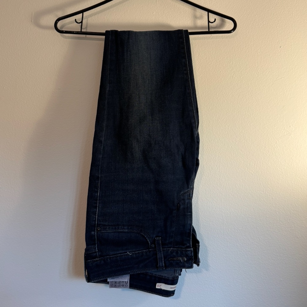 Like new - Women's Levi's 711 Stretch Skinny Jeans - Dark Indigo - 28